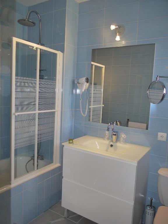 Logis Hotel Des Voyageurs Restaurant La Bonne Tabl'Hay Livron-sur-Drôme Habitación foto